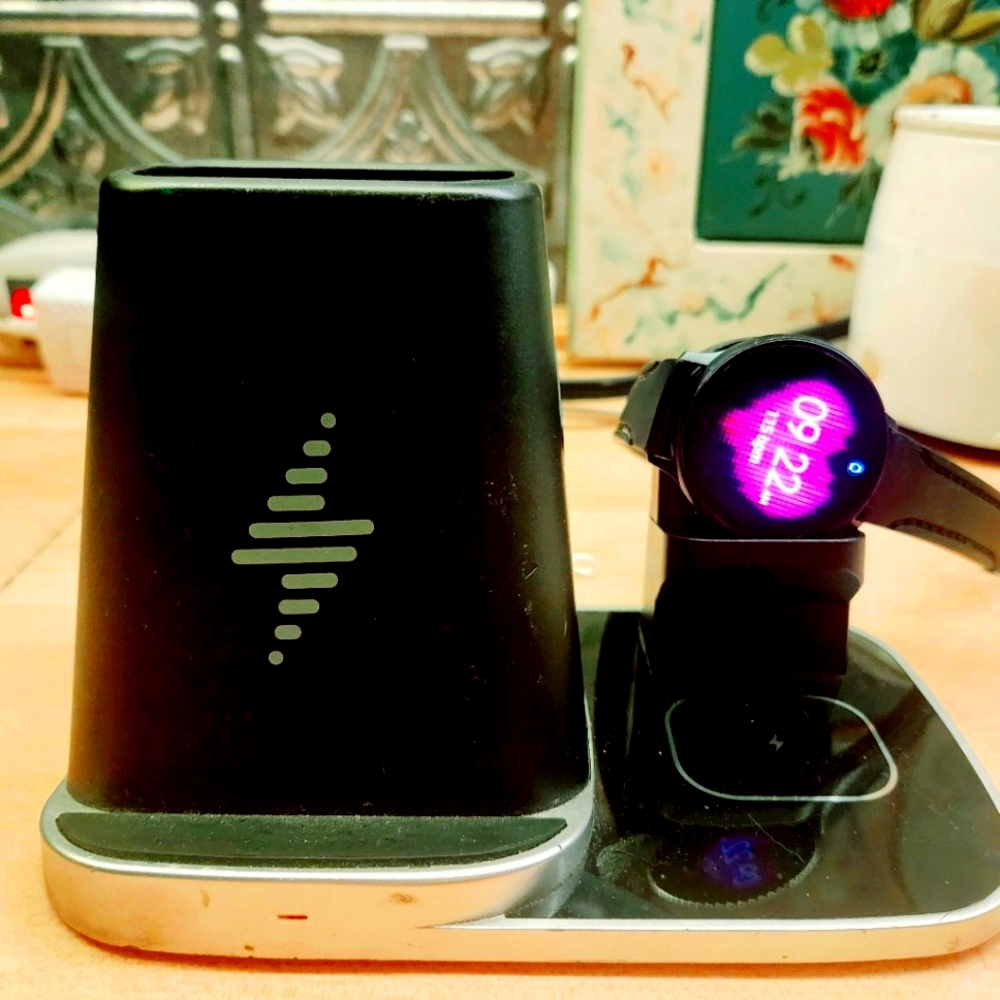 Samsung Galaxy Active 2 Smart Watch Sold With Multipurpose Charging Station